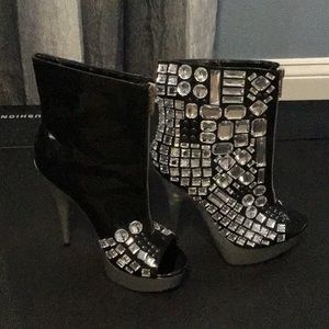 Dazzling, high ankle stiletto shoes!